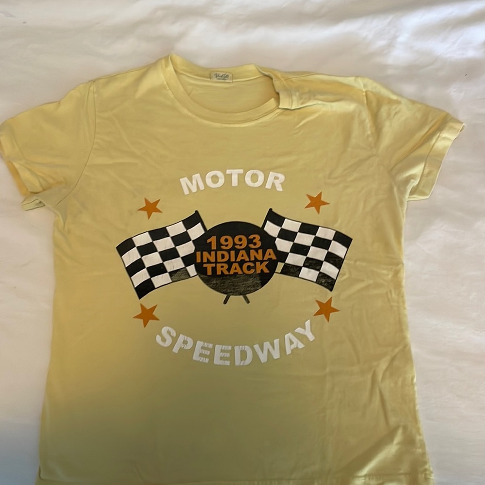 Brandy Melville tshirt